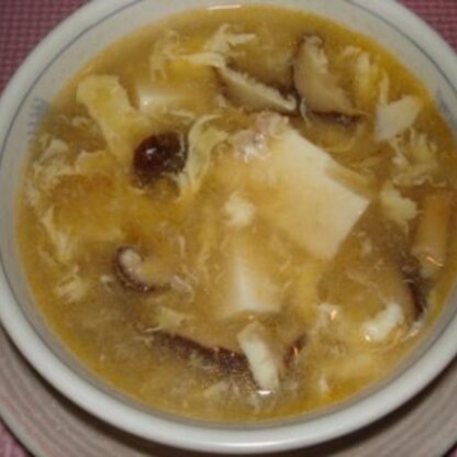 ツナとカニカマ入りのサンラータンスープ、初めて作りましたが、とっても美味しかったです！家族もパクパク食べていました。